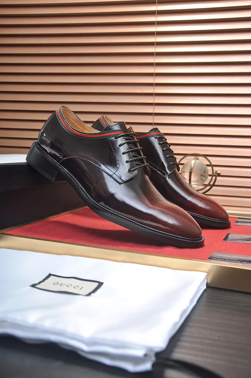 Men's shoes💰500💶Italy's top luxury men's shoe giant (GUCCI) (Gucci) (full cowhide lining) new arrival🍃Original European style🔰 Pleasant to the eye😍In order to make the shoes more durable and non-deformable🌀The production continues to follow traditional methods but there is still no lack of innovation💪Choose original sheepskin for the leather♻️ Smooth and natural And extra bright ⭐Made of imported cowhide, the first choice of rich people 38-45 (45 customized)